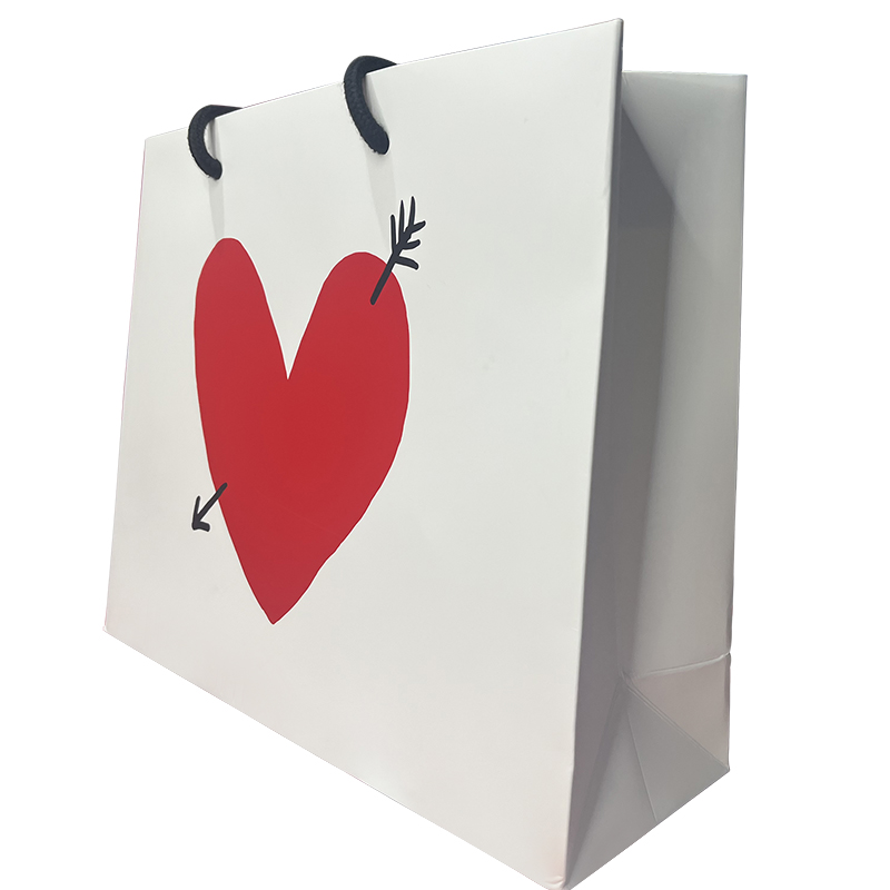 paper gift bag with heart logo02